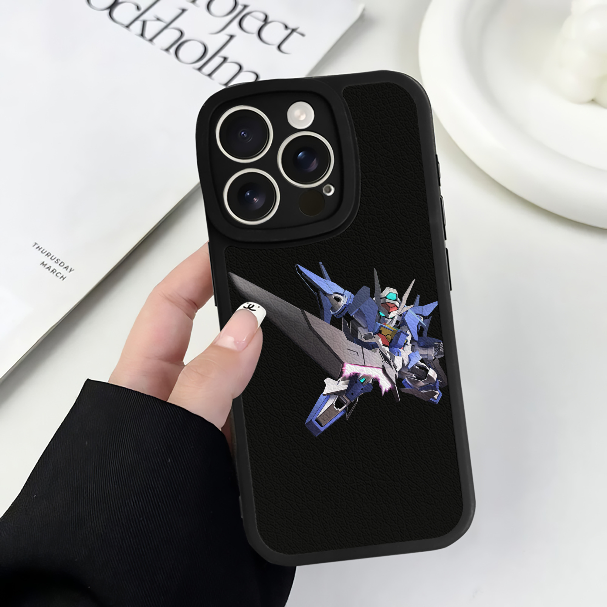 （画像用） 機動戦士ガンダム Mobile Suit Gundam 【iPhone 16シリーズ対応】シリコンスマホケース（レザー調） 材質：シリコン